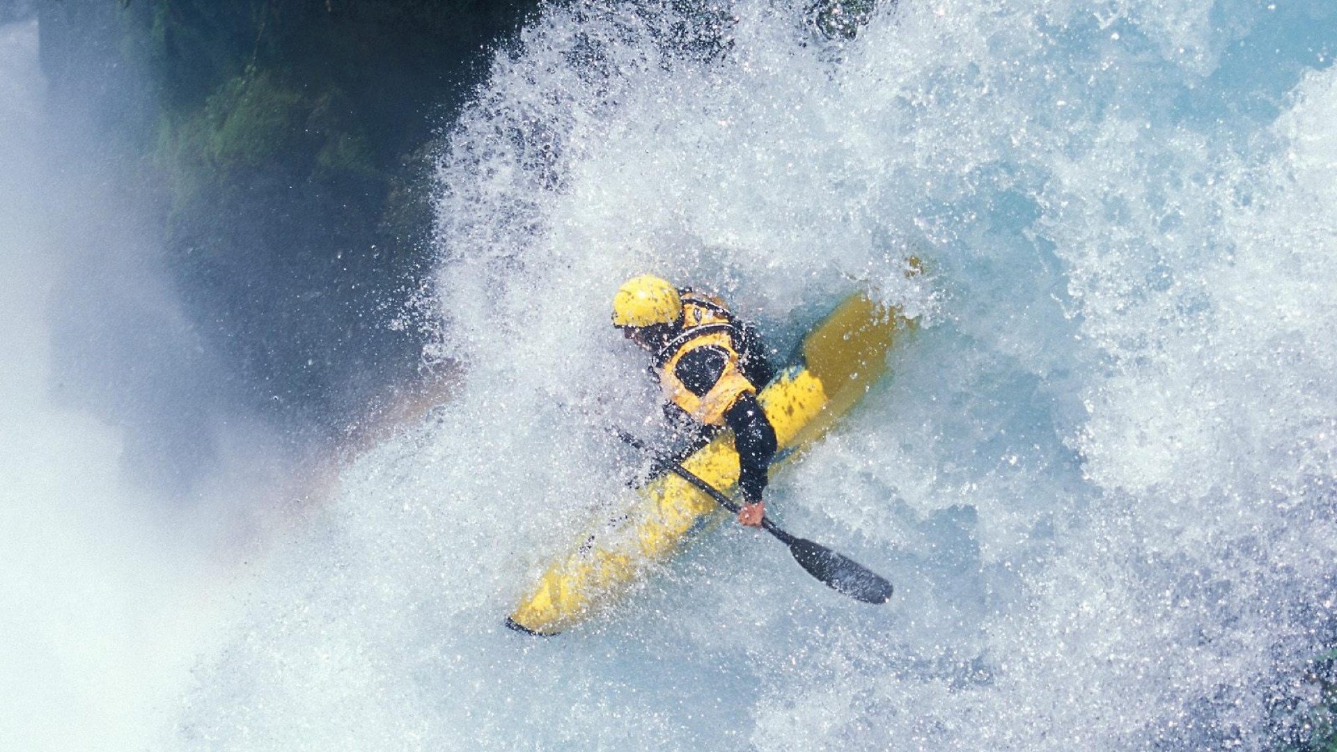 城市固定齿轮车赛 窄街急弯中技术决定胜负